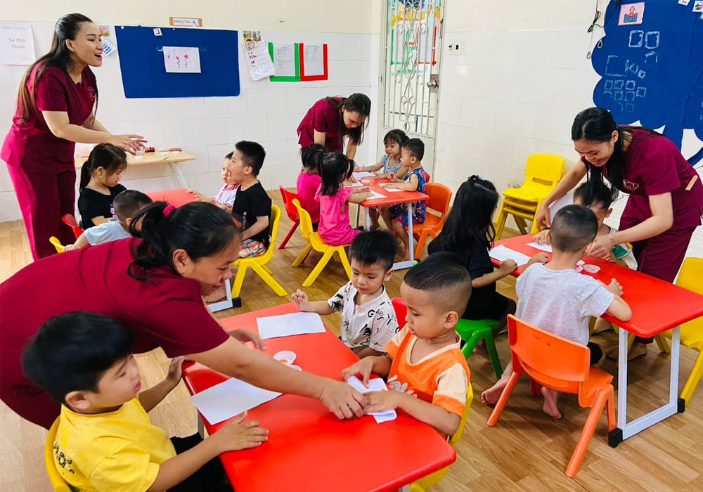 Hoat-dong-Ve-va-to-mau-buc-tranh-theo-y-thich